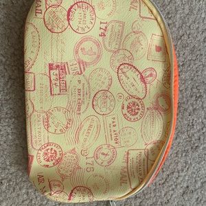Ipsy world Traveler make up bag